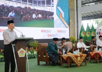 Kepala Bakesbangpol Kabupaten Jombang, Anwar, pada Perkemahan Akhir Tahun Permata CAI ke-45 alumni Ponpes Gadingmangu, yang digagas DPD LDII Kabupaten Jombang. (LINES)