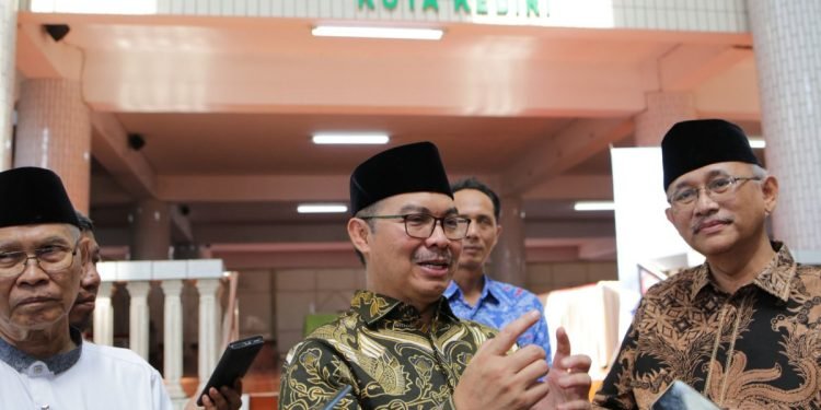 Kepala BKKBN Dr (HC) dr Hasto Wardoyo, Sp.OG (K) bersama Ketum DPP LDII dan Pimpinan Pondok Pesantren Wali Barokah. (LINES)