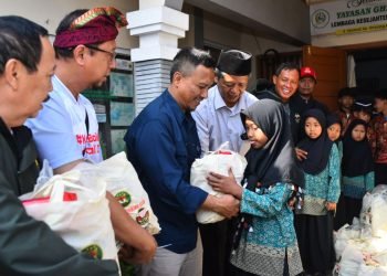 Santunan sosial kerjasama Kejagung dan LDII. (LINES)