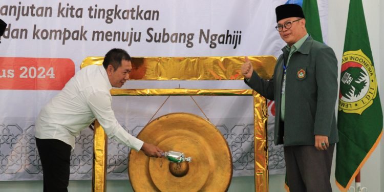 Kepala Bagian Kesejahteraan Rakyat (Kabag Kesra) Kabupaten Subang, Saeful Arifin dengan Ketua DPW LDII Jawa Barat, Dicky Harun. (LINES)
