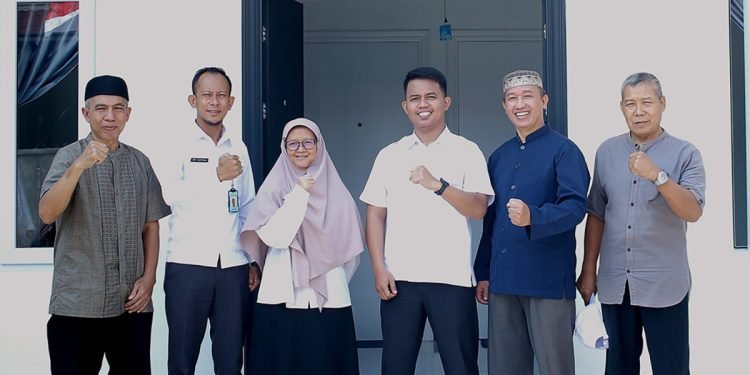 Staf Dinas Perikanan dan Peternakan Kabupaten Bogor bersama Yayasan Generasi Luhur Abadi dan Pengurus LDII Kab. Bogor. (LINES)