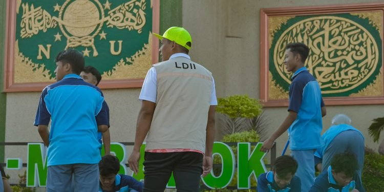 Kegiatan kerja bakti LDII Jombang. (LINES)