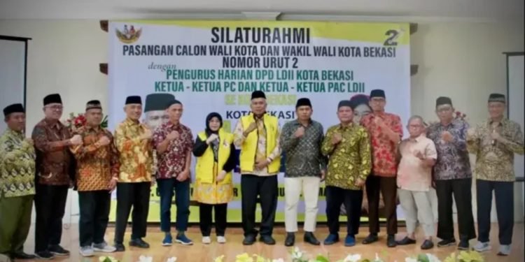 Pasangan Calon Wali Kota dan Wakil Wali Kota Bekasi, Uu Saeful Mikdar dan Nurul Sumarheni silaturahim dengan pengurus PC-PAC LDII se-Kota Bekasi di Griya Wulayansari, pada Minggu (20/10). Foto: LINES