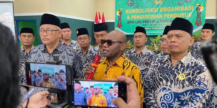 Asisten I Setda Papua Tengah, Manase Kadepa, mewakili Penjabat (Pj) Gubernur Papua Tengah. (LINES)