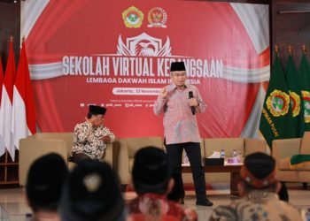 Akademisi Ilmu Pengetahuan Indonesia (IPI) Yudi Latif dalam pemaparan materinya. (LINES)