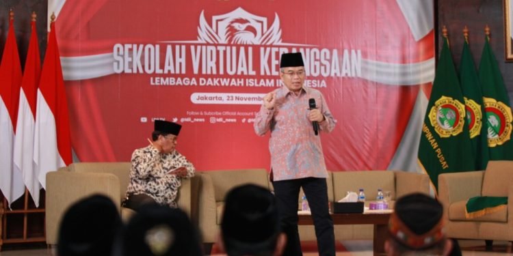Akademisi Ilmu Pengetahuan Indonesia (IPI) Yudi Latif dalam pemaparan materinya. (LINES)