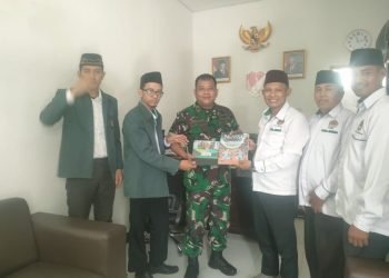 Mayor Arh. Jony Tandibura, Danramil 07/Limo saat menerima kunjungan audiensi Pengurus PC LDII Limo. (LINES)