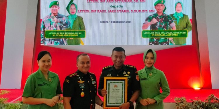 Komandan Kodim 0809 Kediri dari Letkol Inf. Aris Setiawan dan penggantinya, Letkol Inf. Ragil Jaka Utama. (LINES)