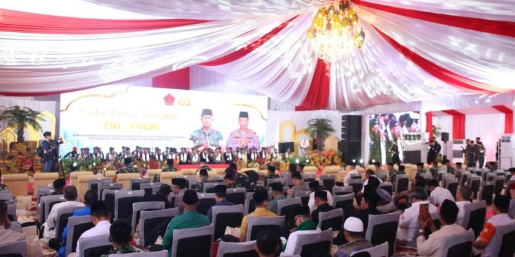 TNI Polri buka puasa bersama ormas. (FOTO: LINES)