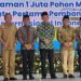 Menteri Agama, Menko PMK, Menteri Dalam Negeri, Dirjen Pendidikan Islam dan sejumlah pejabat pada momen Penanaman 1 Juta Pohon. (LINES)