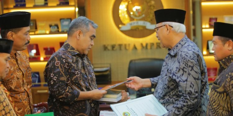 Ketua MPR RI Ahmad Muzani saat menerima Ketum DPP LDII KH. Chriswanto Santoso beserta Pengurus DPP LDII. (LINES)
