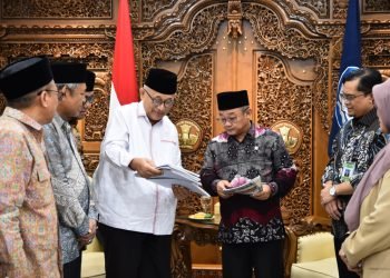 Mendikdasmen Abdul Mu'ti saat menerima Pengurus DPP LDII. (LINES)