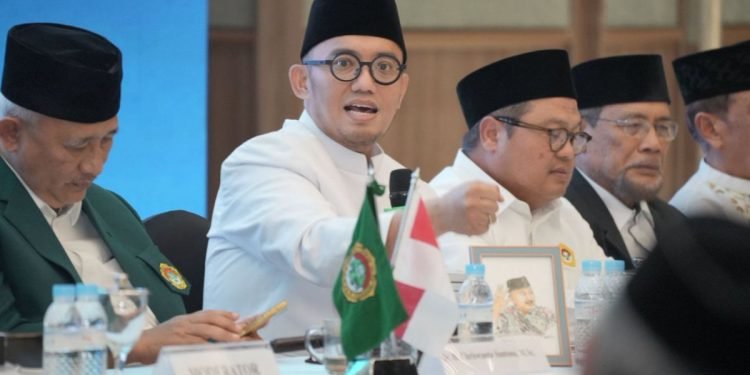 Dahnil Anzar Simanjuntak menyampaikan materi pada Skeolah Virtual Kebangsaan LDII. (LINES)