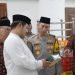 Kapolres Kediri menerima penjelasan dari Ketua Yayasan Wali Barokah. (LINES)