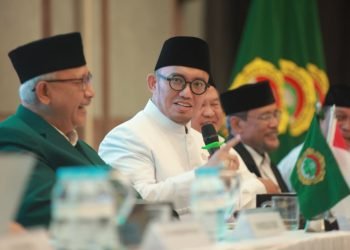 Wamen Haji dan Umroh RI Dahnil Anzar Simanjuntak saat berbicara dalam acara Rapat Koordinasi Nasional III Lembaga Dakwah Islam Indonesia di Pondok Pesantren Minhajurrosyidin, Jakarta, (23/8).