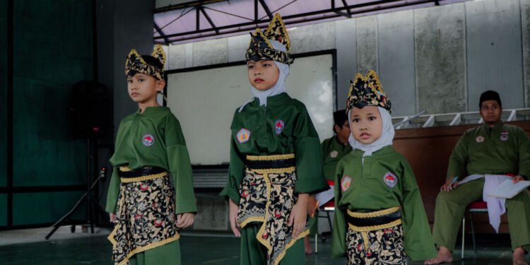 Penampilan peserta Pasanggiri Kategori Usia Dini (LINES).