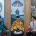 Ketum DPP LDII di antara Ketua DPW LDII Jabar dan pembawa acara TVRI Jabar. (LINES)