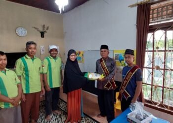 Penyerahan Bantuan LDII Sumbar dan DPD LDII Kab. Dharmasraya di Kota Solok dan Kab. Pesisir Selatan. (LINES)