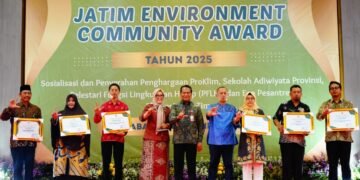 Puncak acara Jatim Environment Community Award 2025 yang diselenggarakan oleh Dinas Lingkungan Hidup (DLH) Provinsi Jawa Timur. (LINES)