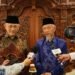 Ketum DPP LDII KH Chriswanto Santoso bersama  Ketua PP Muhammadiyah Bidang Tabligh, Dakwah Komunitas, Kepesantrenan, dan Pembinaan Haji-Umrah, KH Saad Ibrahim. (LINES)