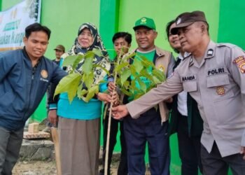 Ketua DPW LDII Kalbar bersama pimpinan Sekolah Tinggi Agama Islam (STAI) Mempawah. (LINES Kalbar)