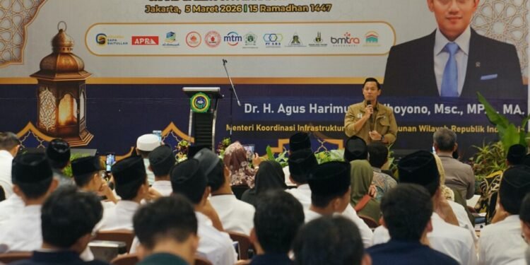 Menko AHY saat memberikan kuliah umum di Ponpes Minhajurrosyidin. (LINES)