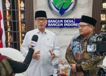 Menteri Desa Pembangunan Daerah Tertinggal, dan Transmigrasi (Mendes PDT), Yandri Susanto bersama Ketum DPP LDII Dody Taufiq Wijaya. (LINES)