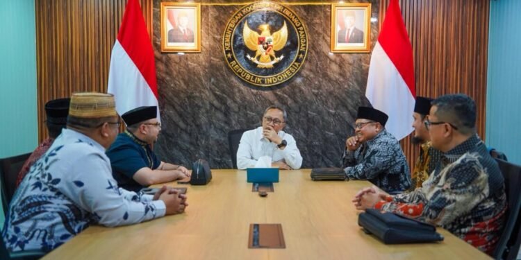 Menteri Koordinator Bidang Pangan Zulkifli Hasan saat menerima kunjungan Pengurus DPP LDII. (LINES)