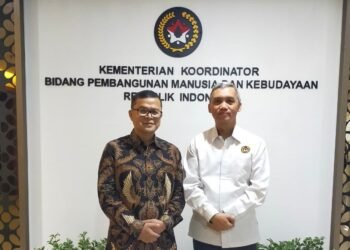 Koordinator Bidang Lingkungan Hidup dan Sumber Daya Alam (LISDAL) DPP LDII, Dicky Budiman diterima Sekretaris Kementerian Koordinator PMK, Imam Machdi. (LINES)