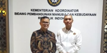 Koordinator Bidang Lingkungan Hidup dan Sumber Daya Alam (LISDAL) DPP LDII, Dicky Budiman diterima Sekretaris Kementerian Koordinator PMK, Imam Machdi. (LINES)