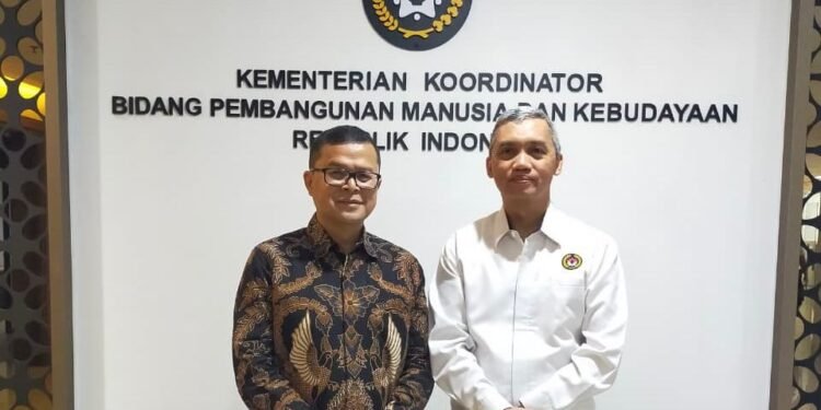 Koordinator Bidang Lingkungan Hidup dan Sumber Daya Alam (LISDAL) DPP LDII, Dicky Budiman diterima Sekretaris Kementerian Koordinator PMK, Imam Machdi. (LINES)