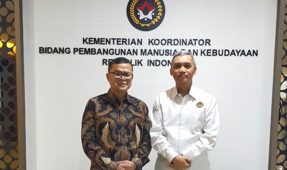 Koordinator Bidang Lingkungan Hidup dan Sumber Daya Alam (LISDAL) DPP LDII, Dicky Budiman diterima Sekretaris Kementerian Koordinator PMK, Imam Machdi. (LINES)