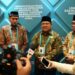 Ketum DPP LDII didampingi Bendahara Umum dan Sekretaris Umum. (LINES)